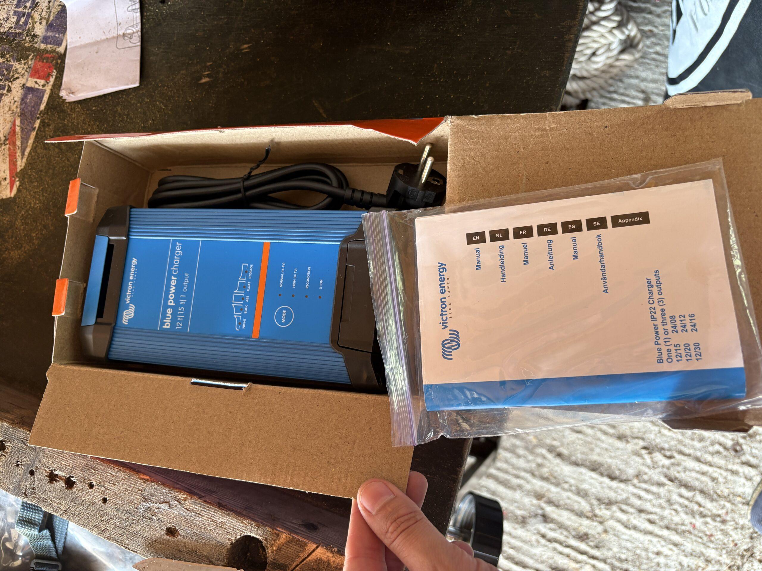 Blue Power IP22 Charger