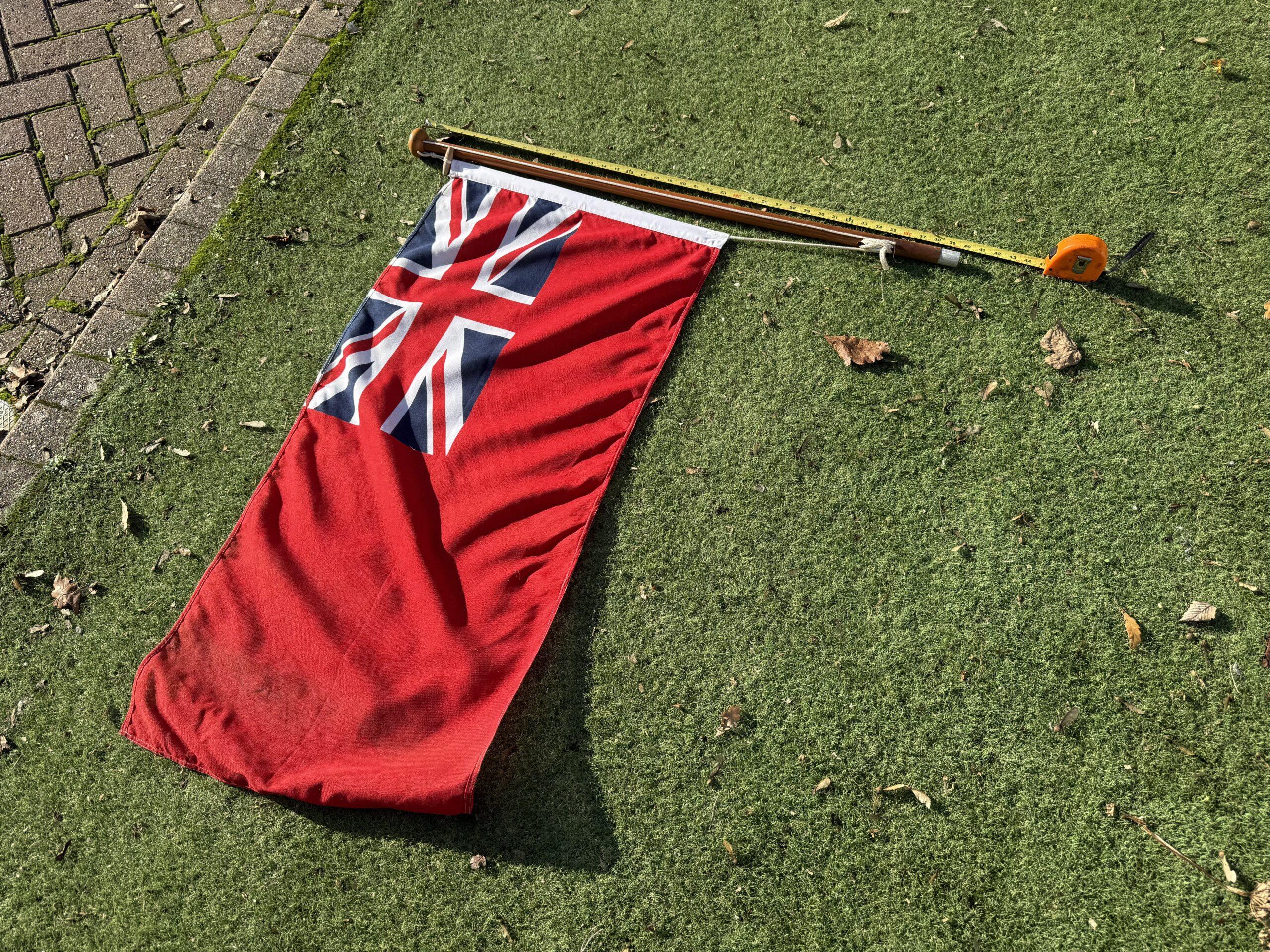 100cm Wooden Flagpole with Red Ensign - Metal Base