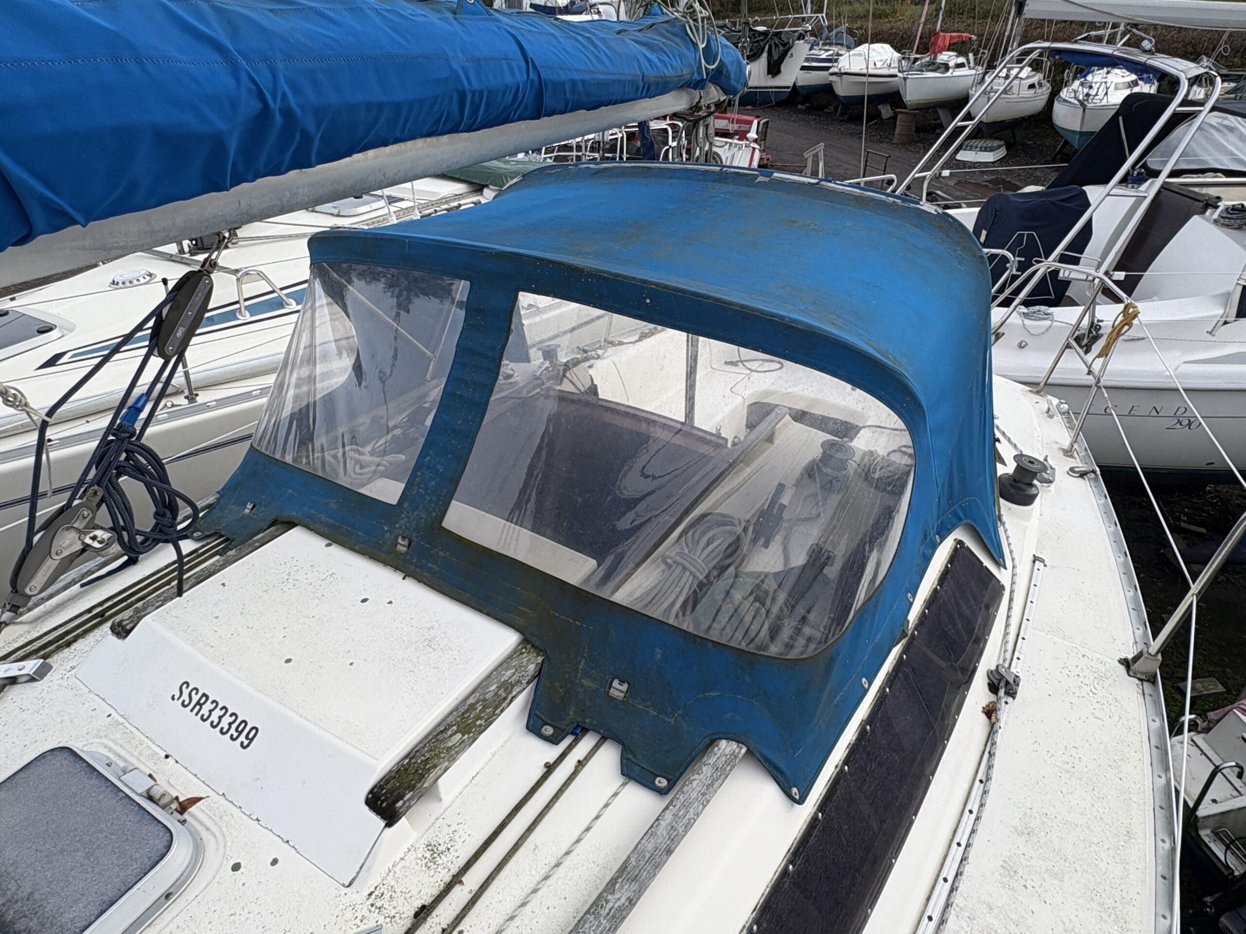 Blue Sprayhood from 30ft Jeaneau