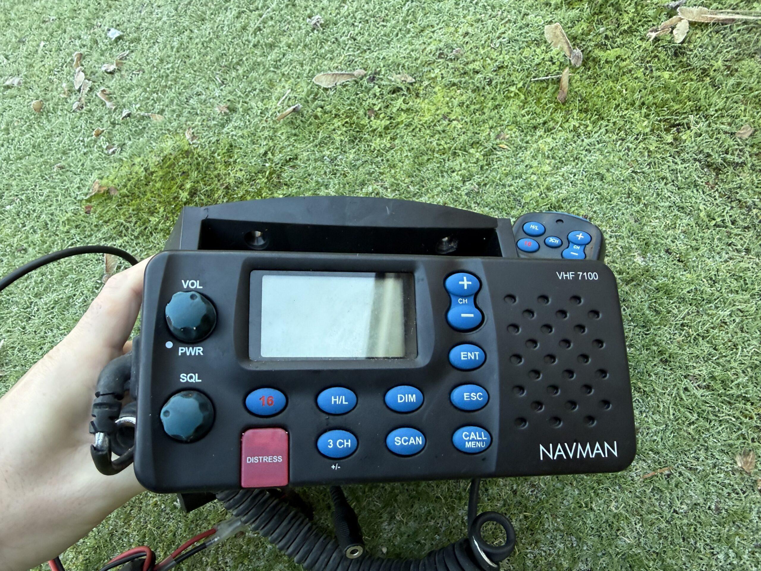 Navman VHF 7100 Radio - Image 2