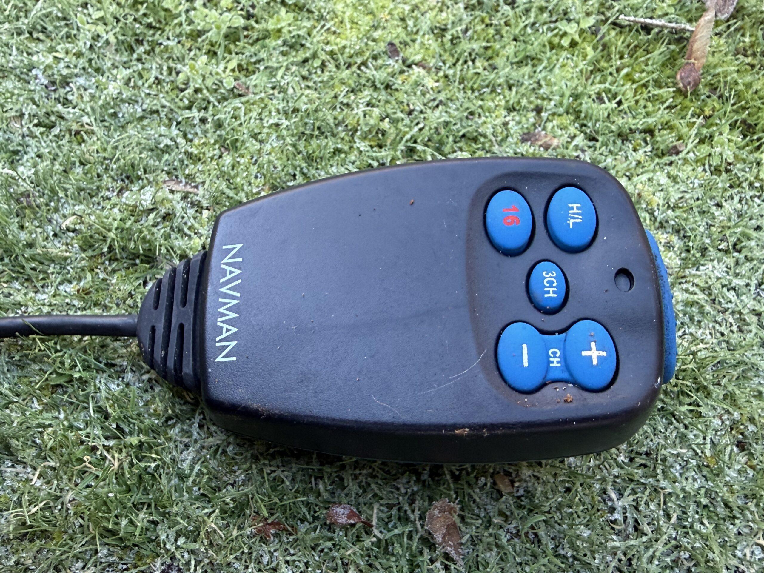 Navman VHF 7100 Radio - Image 4