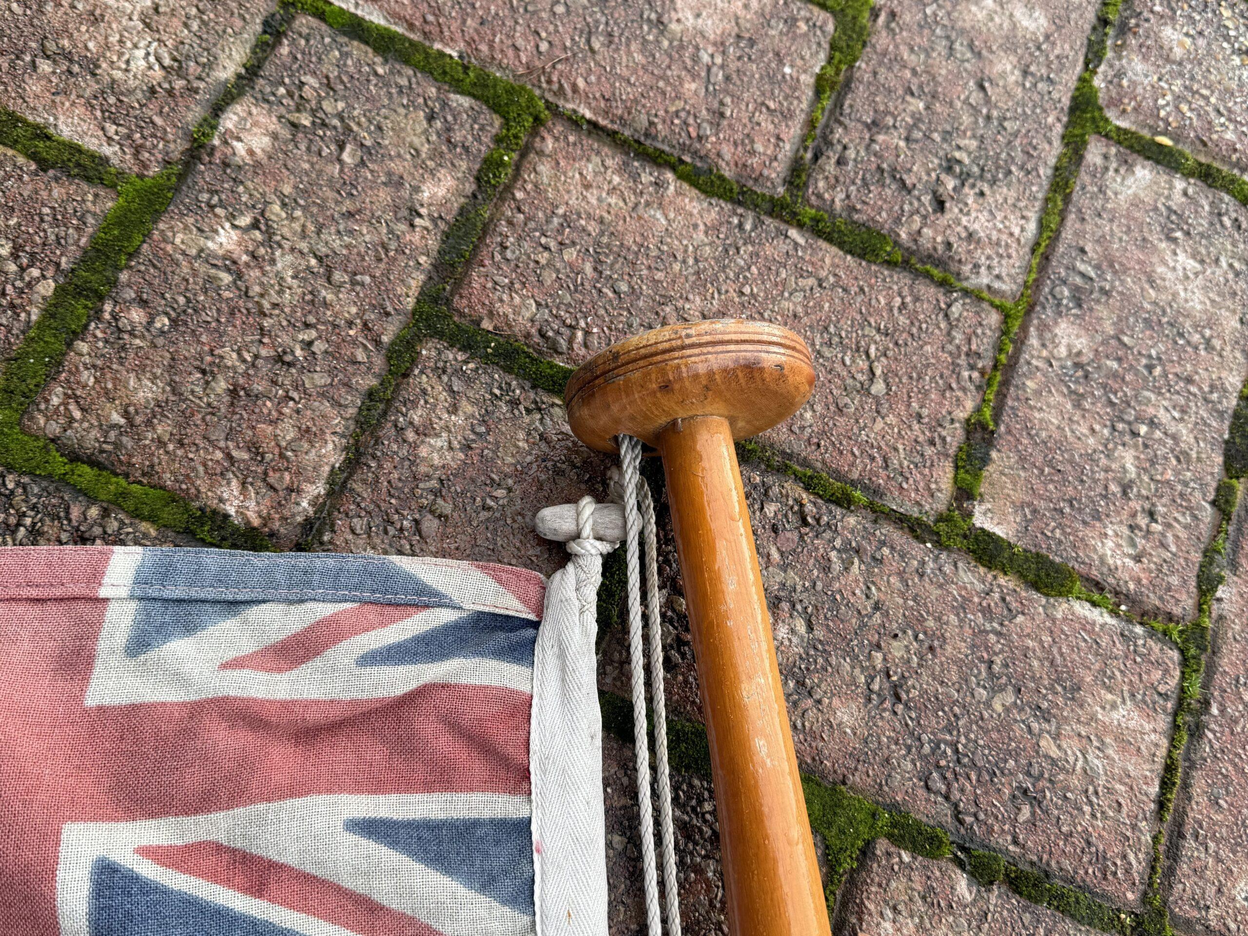 92cm Wooden Flagpole with Red Ensign Flag - Image 5