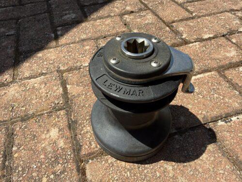 Lewmar 16 Self Tailing Winch - Black