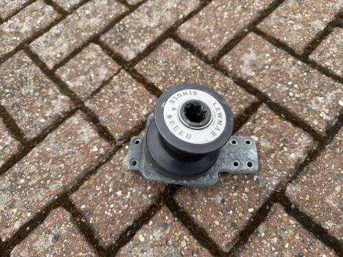 Lewmar 6 Single Speed Winch with Mast Mount For Sale